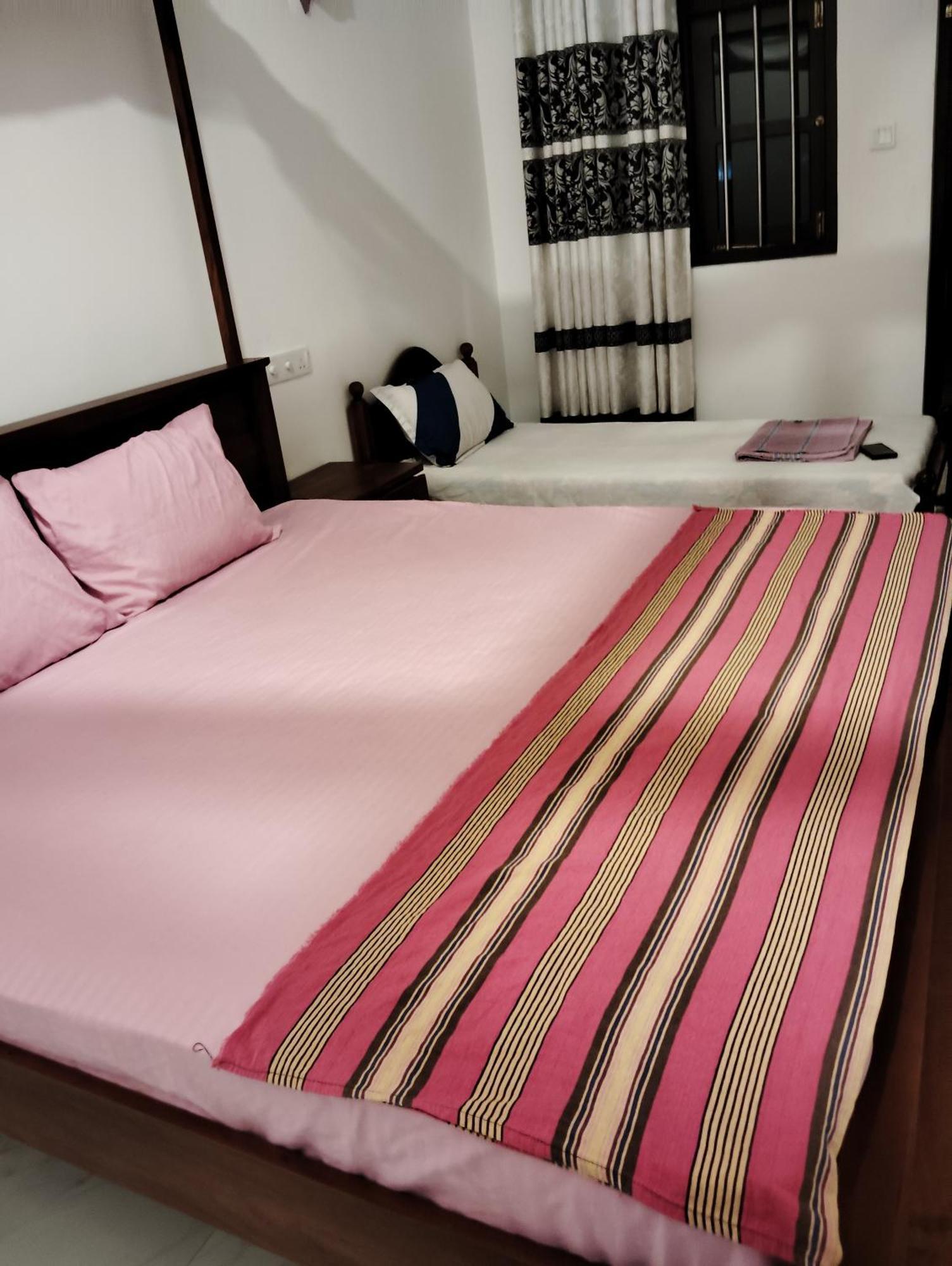 Navodya Guest Mirissa Hotell Rum bild
